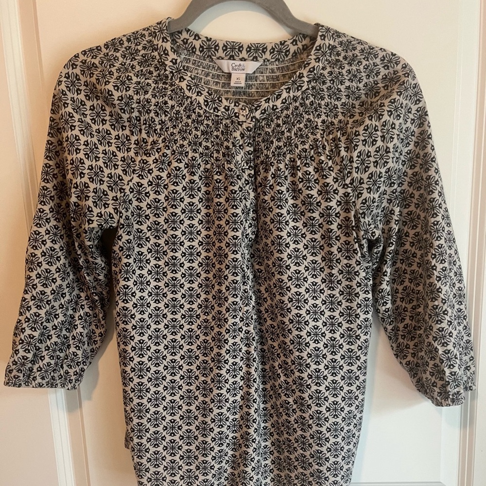 Croft & Barrow 100% Rayon Black and White Floral Blouse 3/4 Sleeve Size XS